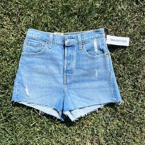 Levi’s rib cage shorts